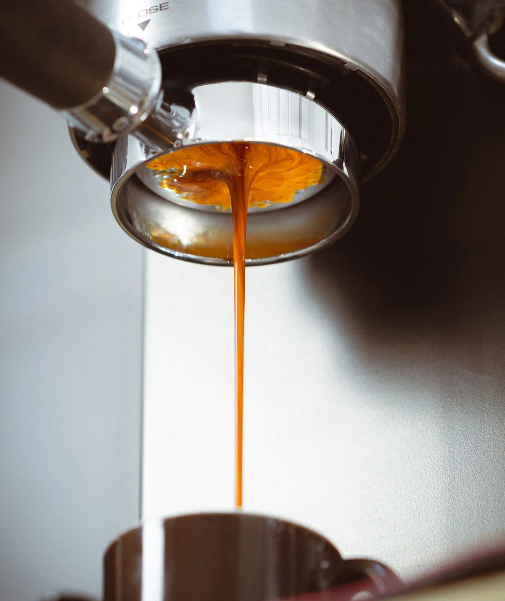 Photo de l'extraction "bottomless" en expresso du café colombien GUS.